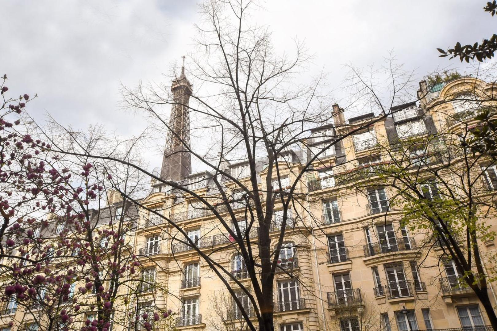 Modern Family Apartment Next To The Eiffel Tower Париж Екстериор снимка